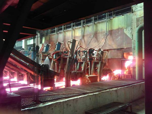 Manguera de metal flexible resistente a altas temperaturas en molino de acero