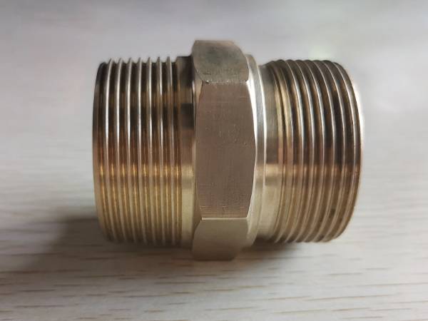 A brass hydraulic adaptor hexagonal thread fitting.