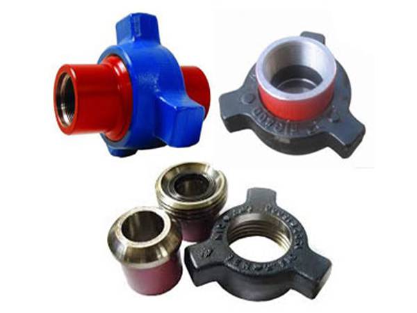 Many kinds of rotary drilling hose fittings are displayed.