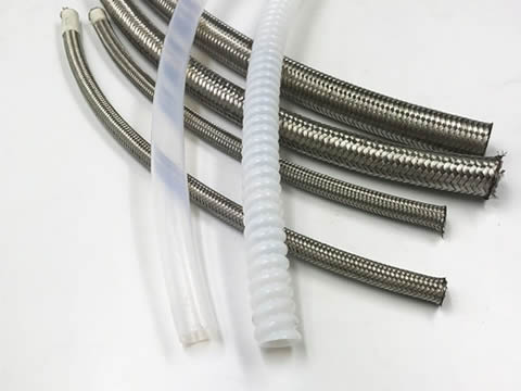 Cuatro mangueras hidráulicas SAE 100R14 y dos tipos de tubo interior: tubo interior liso y espiral.